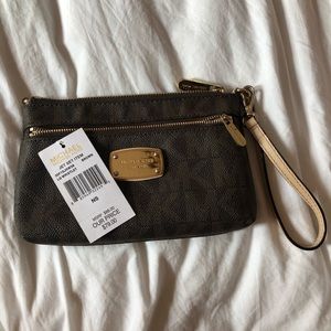 Michael Kors Large Wristlet🌟